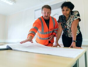 Não sabe quanto custa a faculdade de Engenharia Civil? Saiba o valor médio das mensalidades e como escolher a melhor instituição de ensino para você.