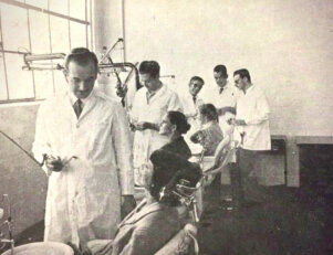 Registro de quando a Odontologia já tinha cursos regulamentados no Brasil.