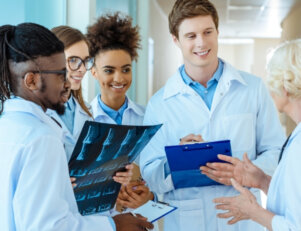 Alto custo é um dos desafios do curso de Medicina.