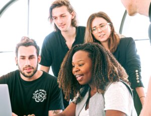 media salarial profissional de marekting digital-Foto de Canva Studio no Pexels