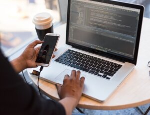 desenvolvimento mobile nativo-hibrido-Foto de Christina Morillo no Pexels