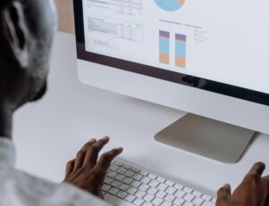 Sistema de Gestão da Qualidade sendo utilizado pelo gestor no trabalho