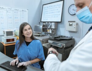 Quais são as funções de um farmacêutico hospitalar