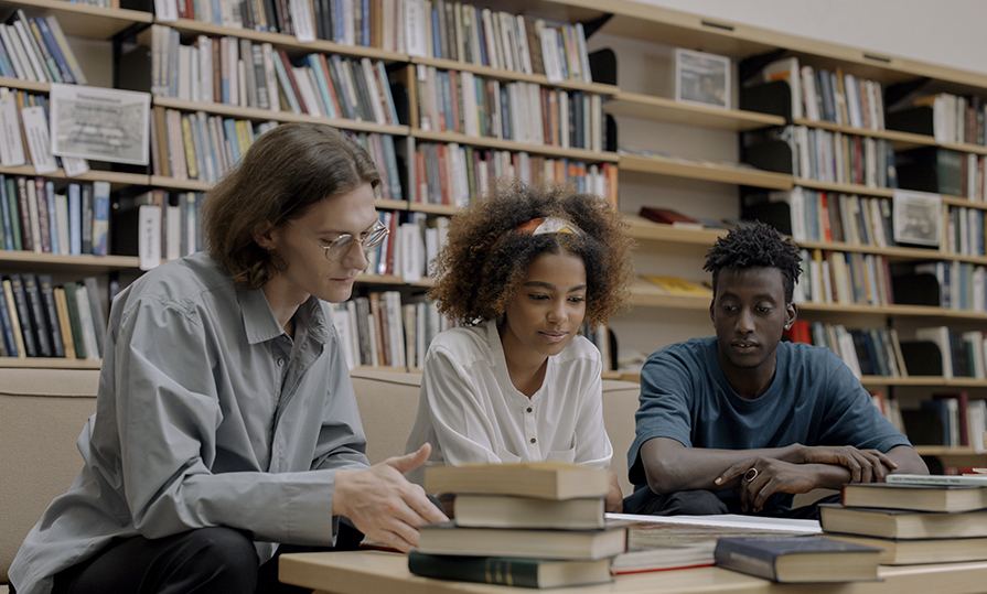 Como são os primeiros anos do curso de Relações Internacionais?