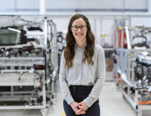 Profissional de engenharia de controle e automação em uma indústria