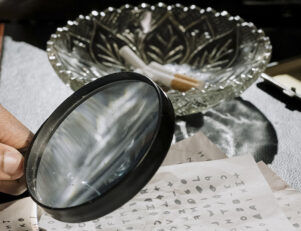 Cursos de Criminologia e Investigação Criminal formam profissionais que auxiliam a resolver crimes.