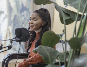 Paciente trabalhando a voz com um especialista fonoaudiólogo