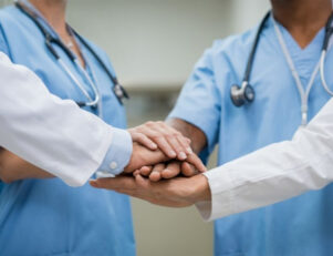 Como funciona um núcleo de educação continuada em um hospital?